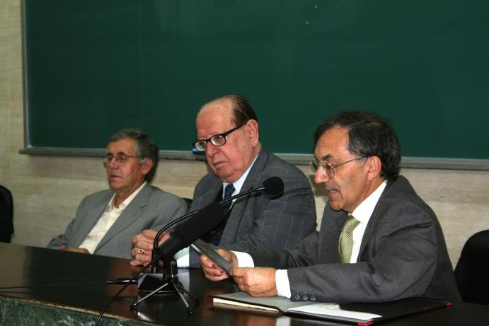 Montero Santalha apresenta professor Evanildo Bechara